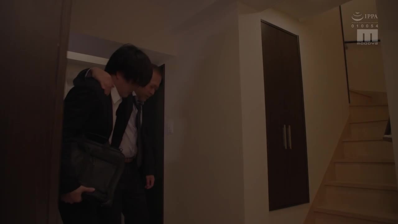 MIAA-723 | 用局部全都露的G绳裤来走光内裤诱惑的附近欲求不满太太 黒川蓳 | 撸撸吧-视频,色播,色站,色情女优,色片宝库,啪啪谜片